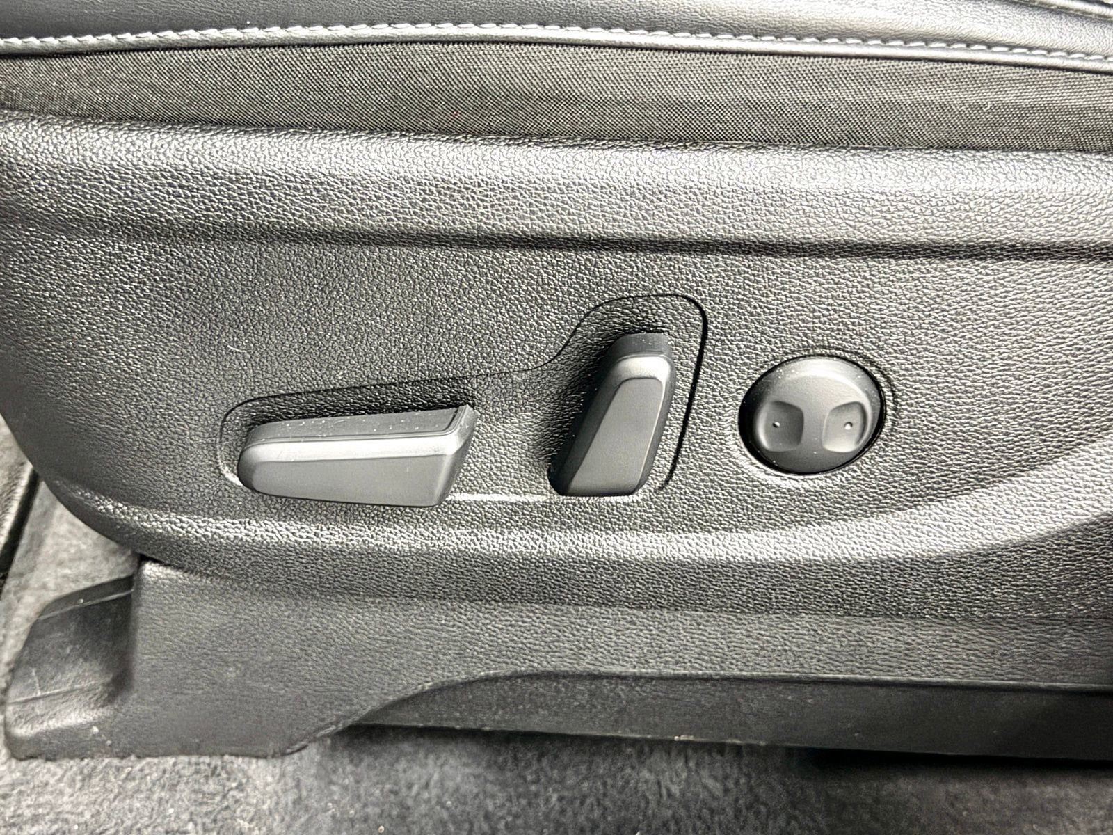 Used 2025 Kia Telluride S image 23