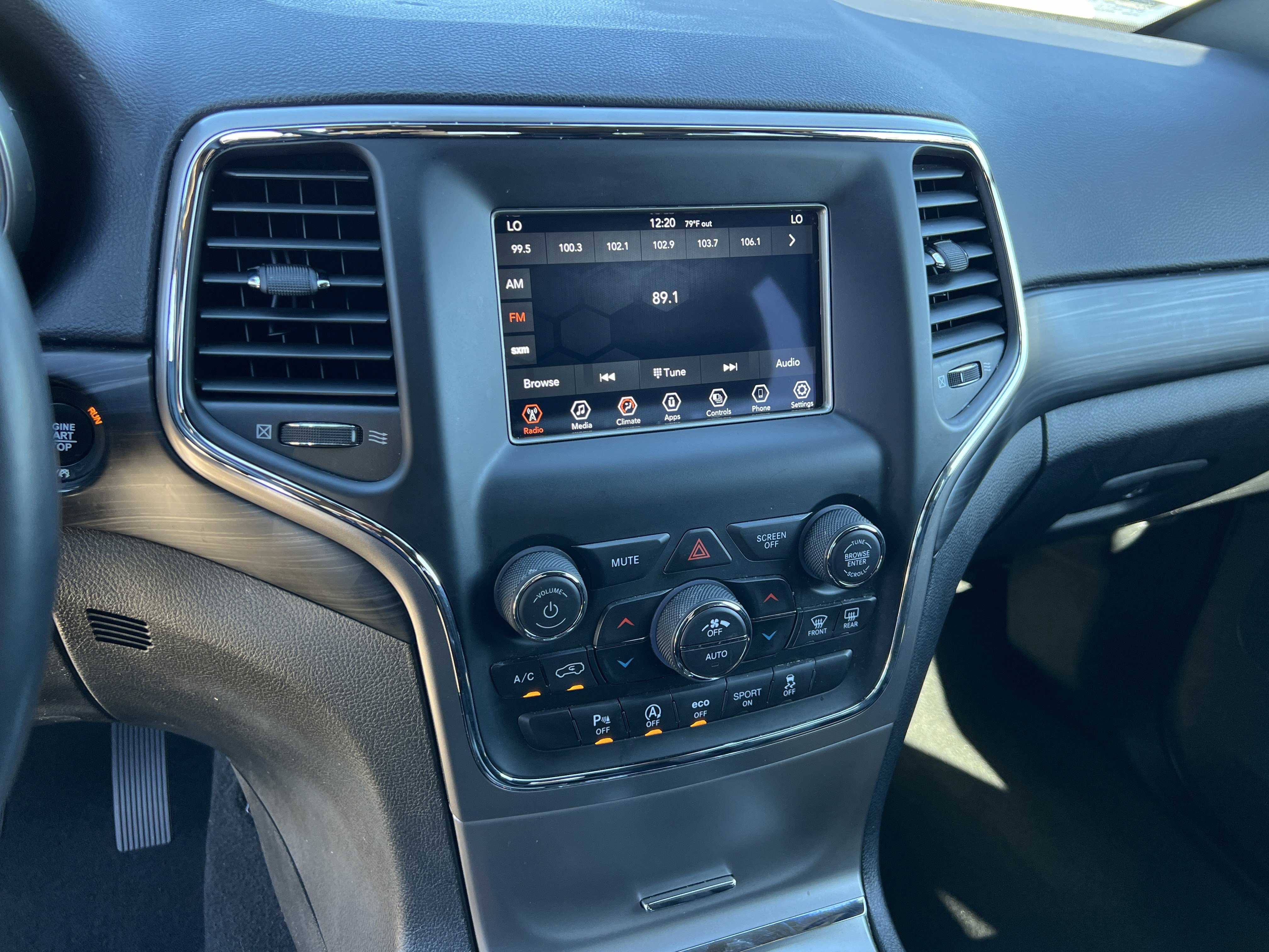 Used 2021 Jeep Grand Cherokee Laredo image 21