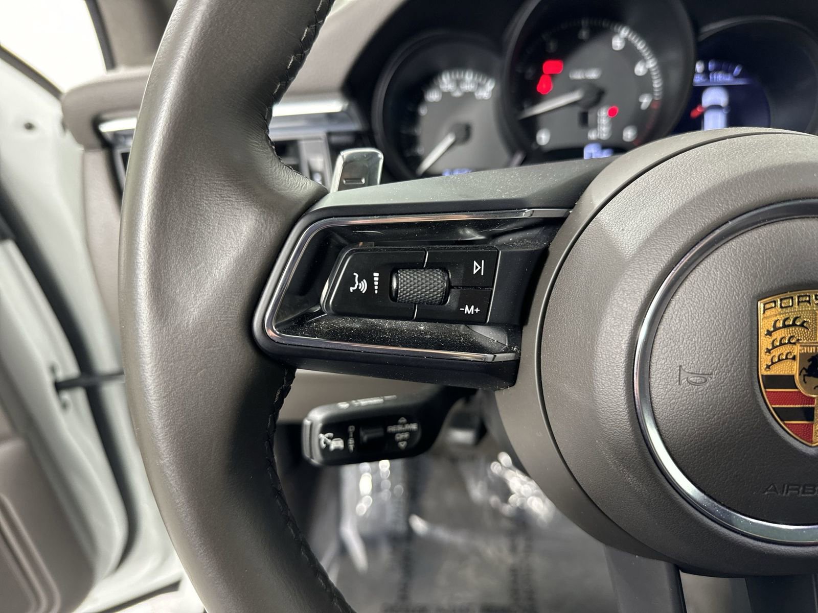 Used 2023 Porsche Macan image 12