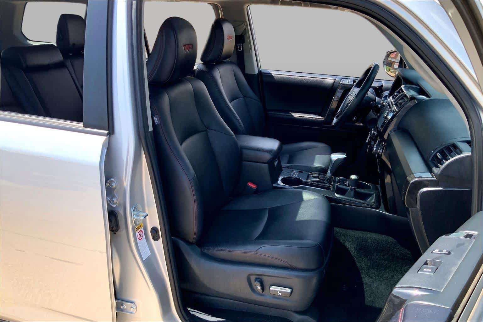 Used 2018 Toyota 4Runner TRD Off-Road Premium AWD/4WD image 9