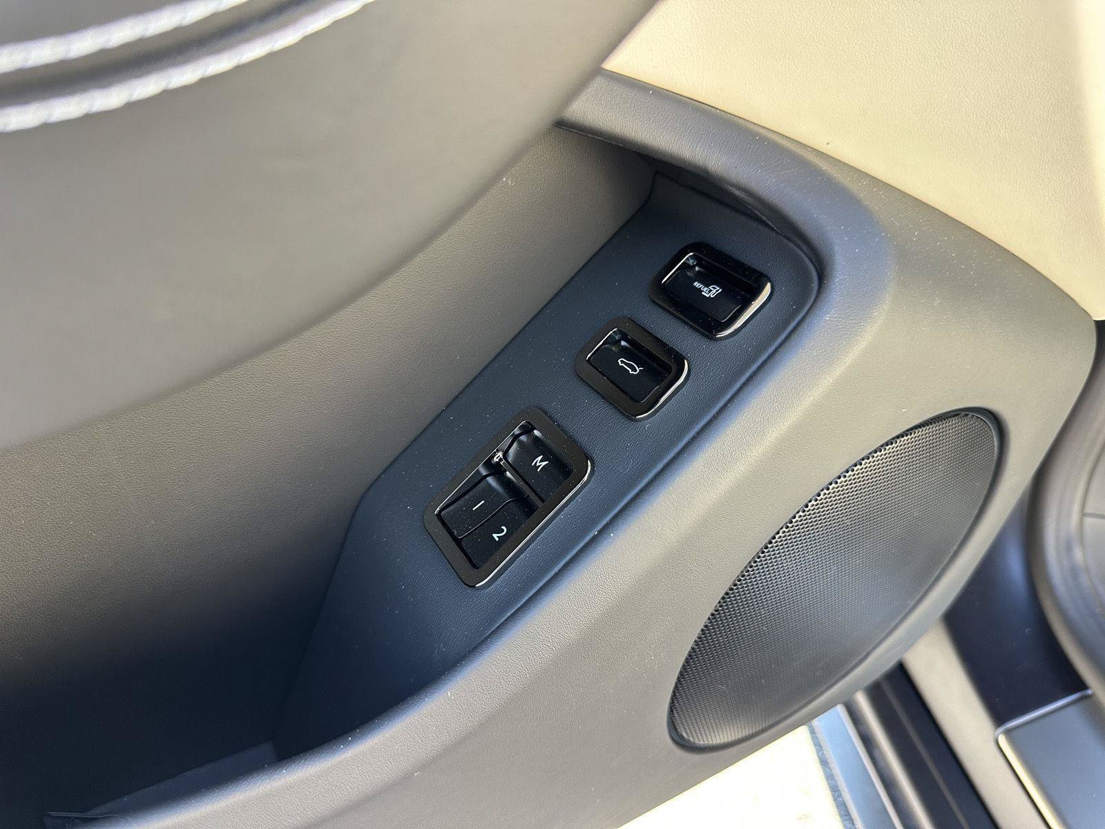 New 2026 Bentley Flying Spur Plug-In Hybrid AWD/4WD image 13