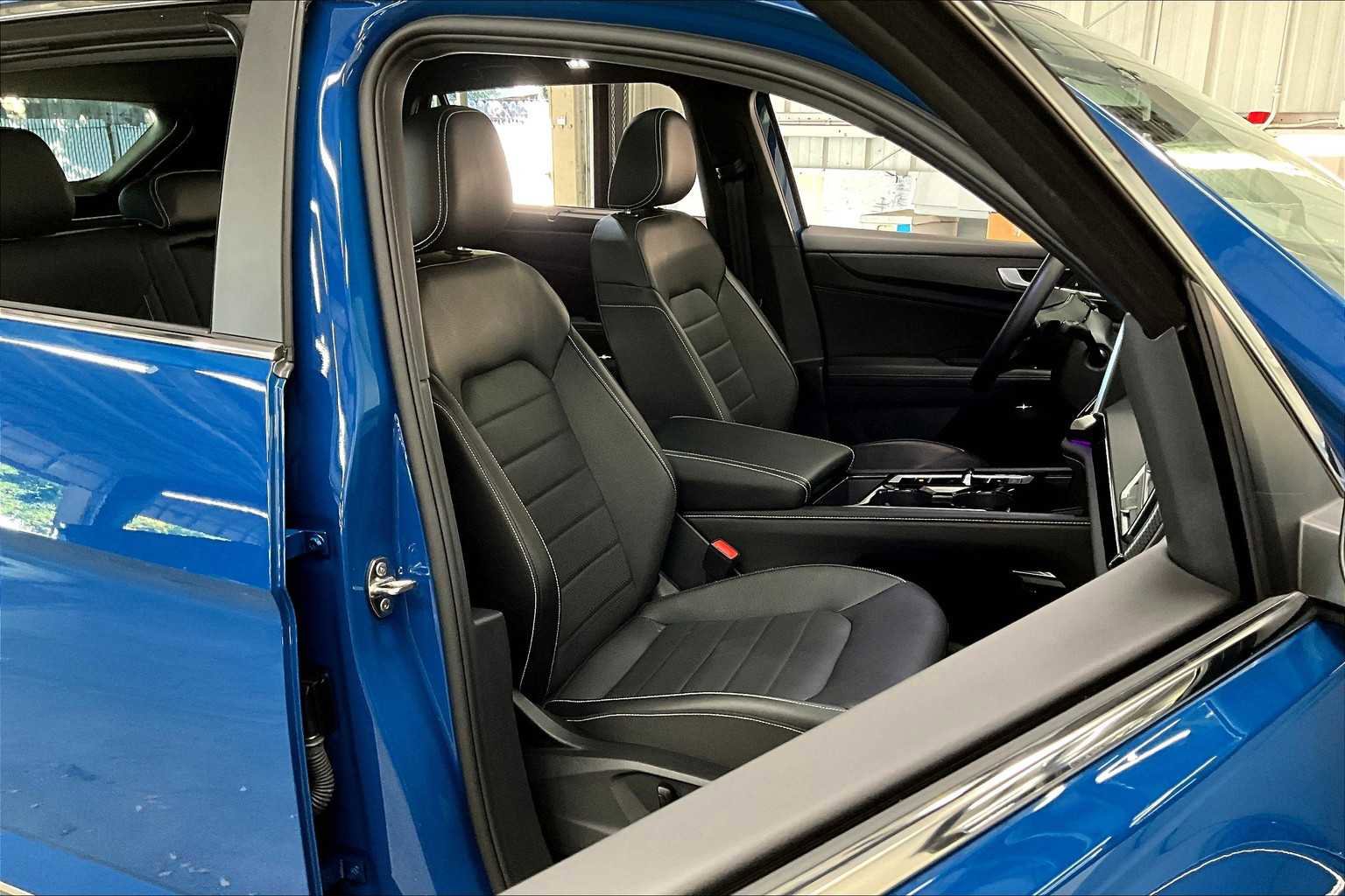 Used 2025 Volkswagen Atlas Cross Sport SEL image 10