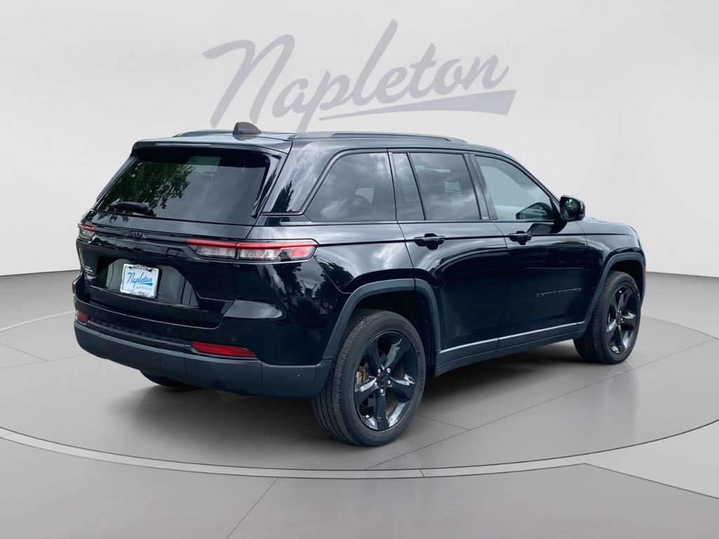 Used 2023 Jeep Grand Cherokee Altitude AWD/4WD image 6