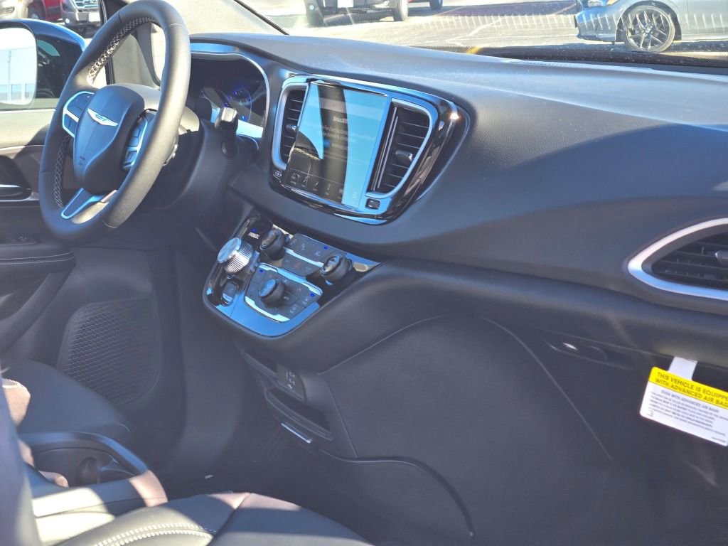 New 2026 Chrysler Voyager LX image 6