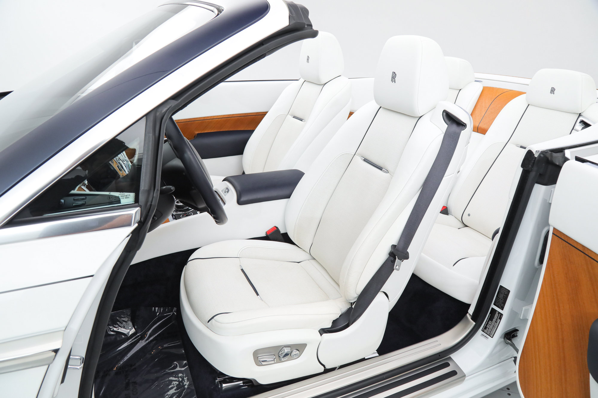Used 2017 Rolls-Royce Dawn RWD image 30