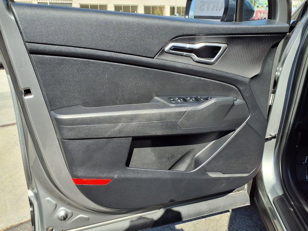 Used 2025 Kia Sportage LX FWD image 12