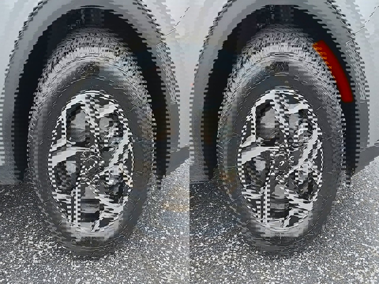 Used 2024 Kia Sportage LX image 10