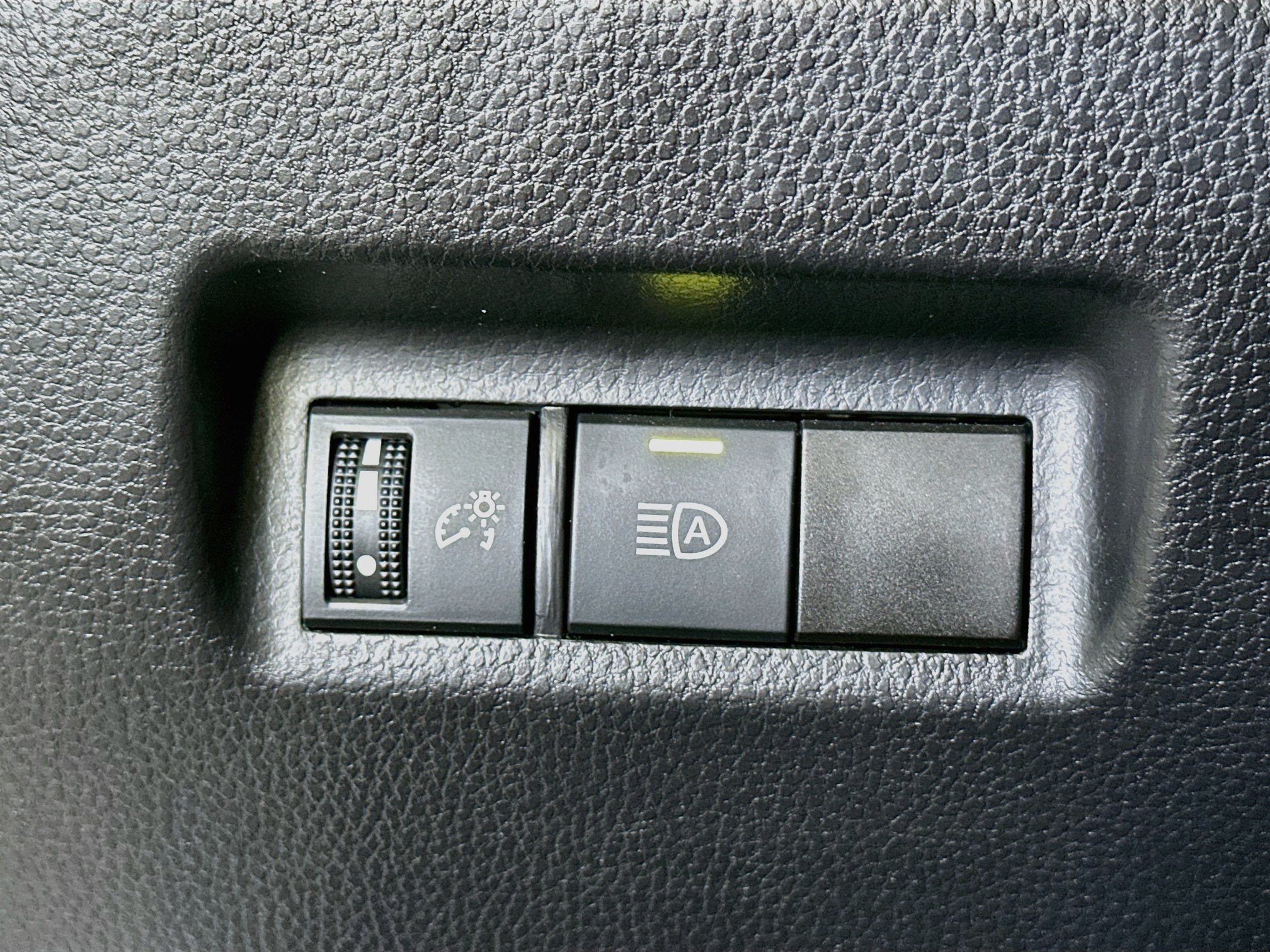 Used 2025 Toyota RAV4 XLE AWD/4WD image 17