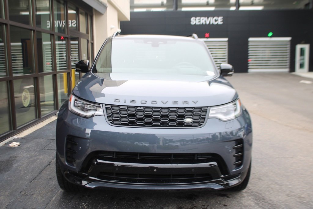 Certified 2024 Land Rover Discovery Dynamic SE image 9