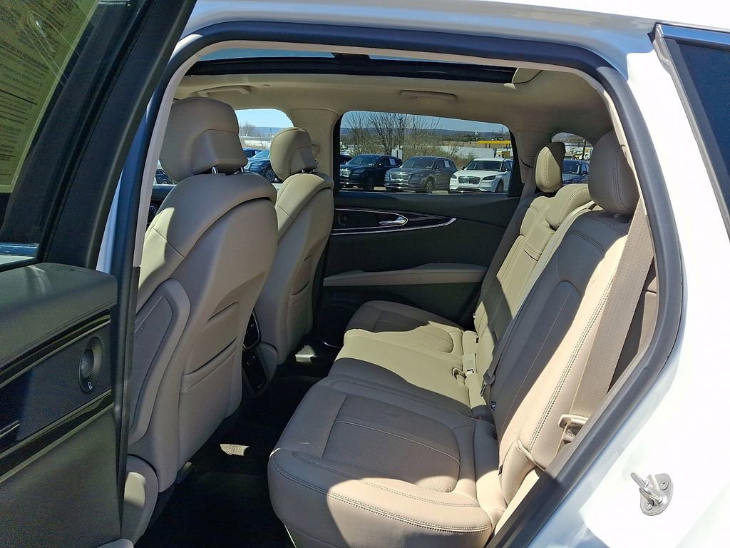 Used 2023 Lincoln Nautilus Reserve w/ Equipment Group 201A image 10