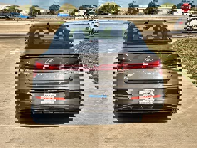 Used 2025 Hyundai Elantra Sport image 6