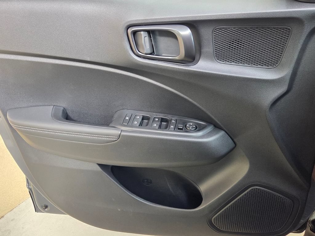 New 2025 Hyundai Venue Limited FWD image 27