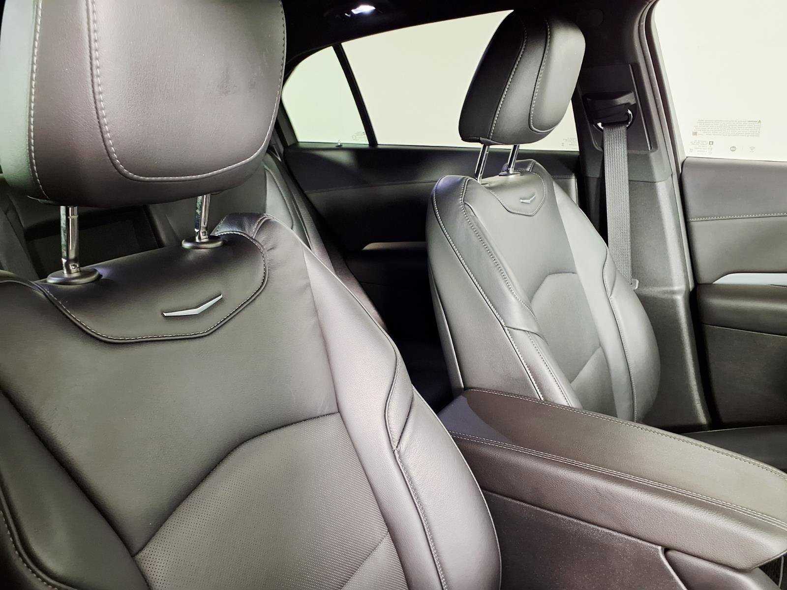 Used 2021 Cadillac XT4 Premium Luxury FWD image 10