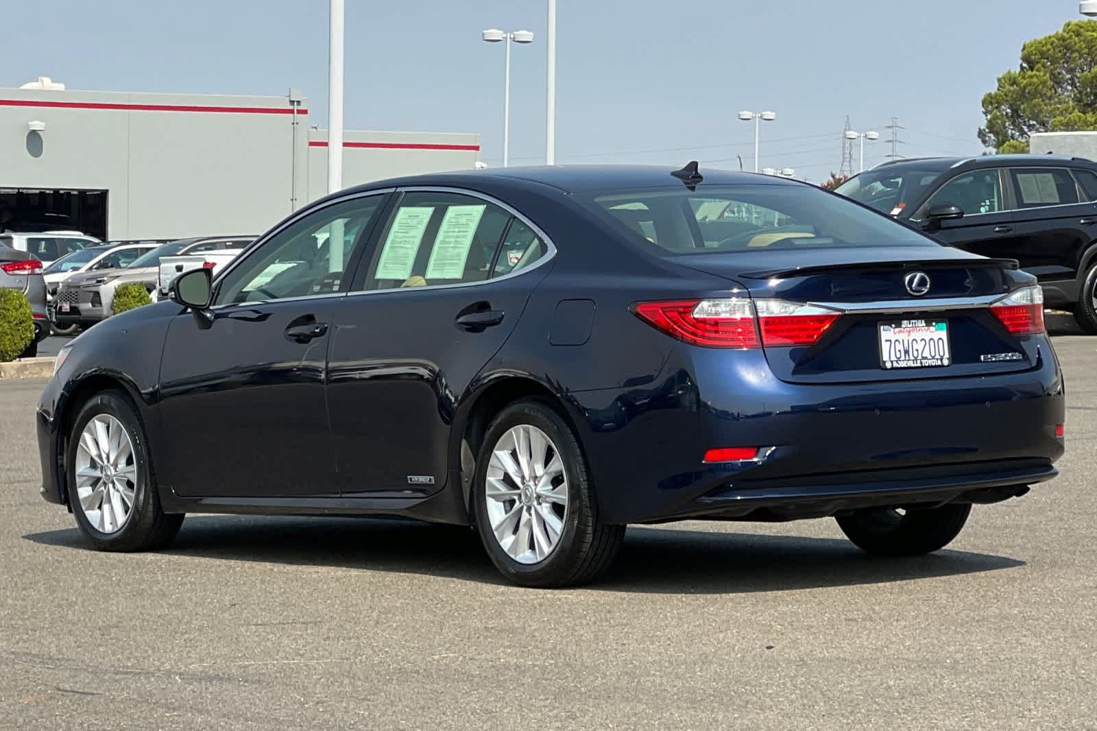 Used 2014 Lexus ES 300h w/ Premium Package w/Bamboo Trim FWD image 7