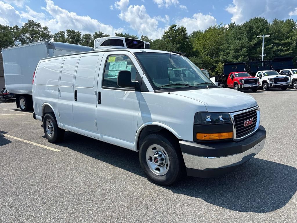 New 2026 GMC Savana 3500 w/ Driver Convenience Package RWD image 2