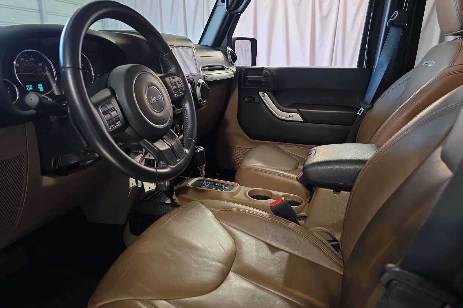 Used 2017 Jeep Wrangler Unlimited Sahara w/ Connectivity Group AWD/4WD image 14