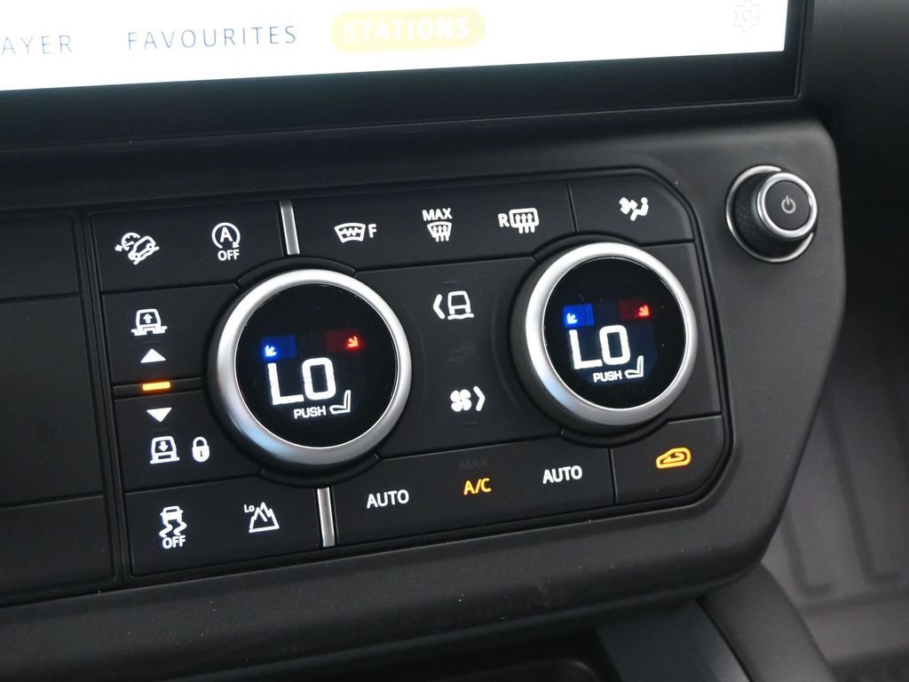 New 2026 Land Rover Defender 110 X-Dynamic SE AWD/4WD image 12