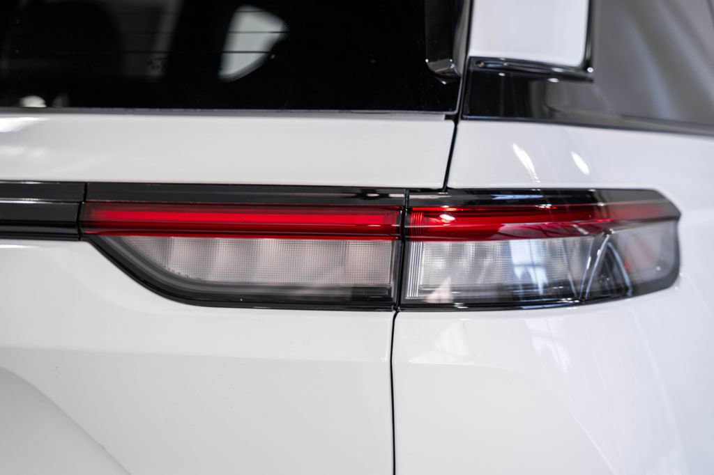 New 2025 Jeep Grand Cherokee Limited w/ Luxury Tech Group II image 6