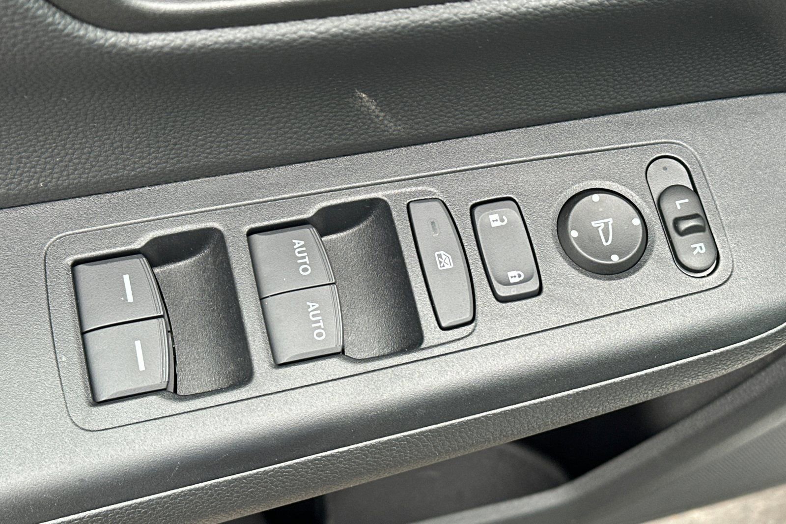 Used 2025 Honda CR-V EX image 15