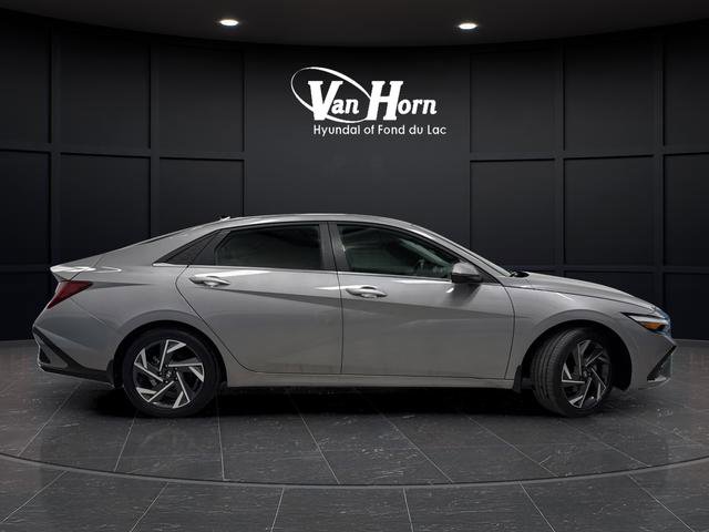 Used 2024 Hyundai Elantra Limited image 2