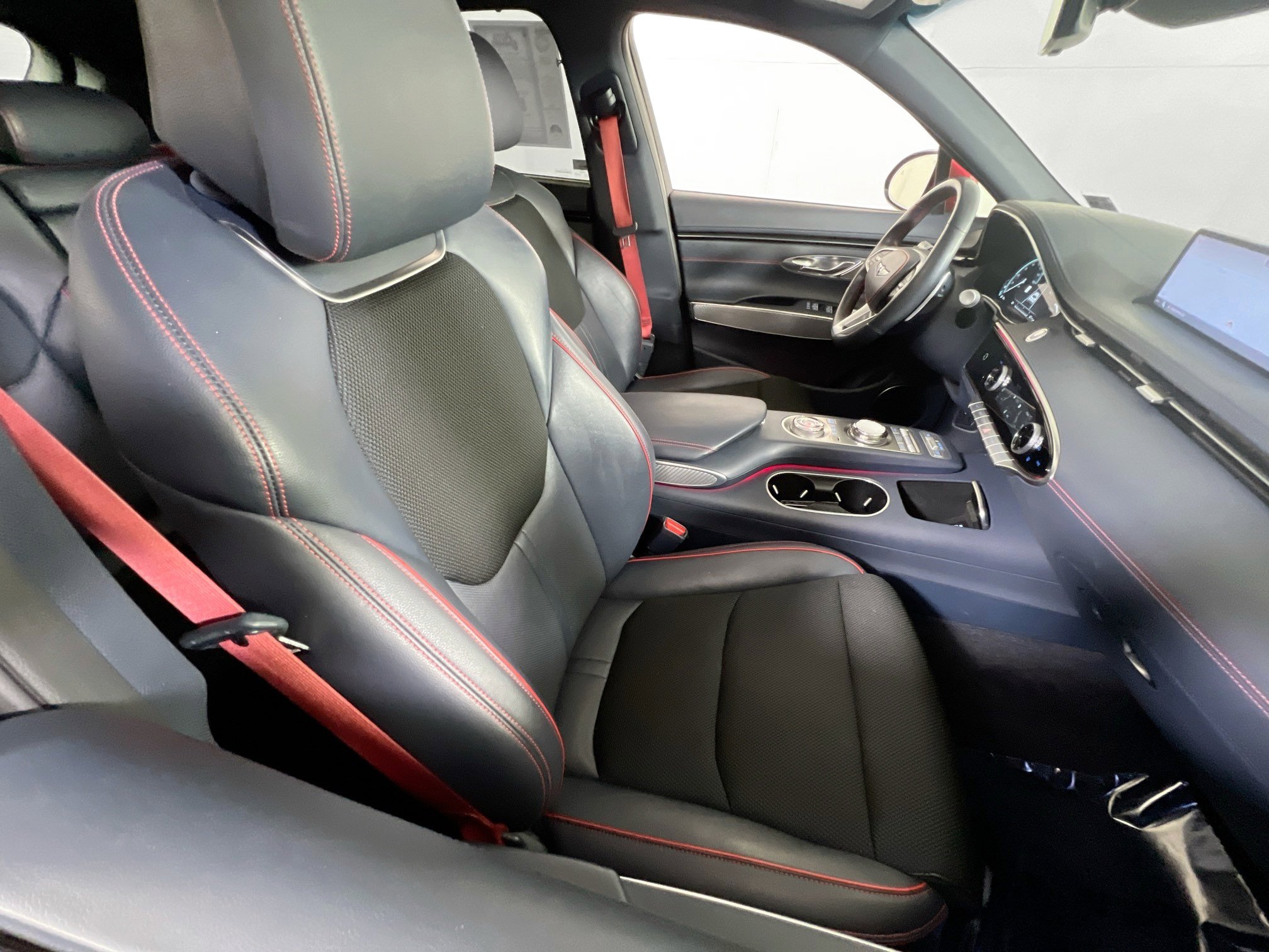 Used 2023 Genesis GV70 2.5T w/ Sport Prestige Package image 28