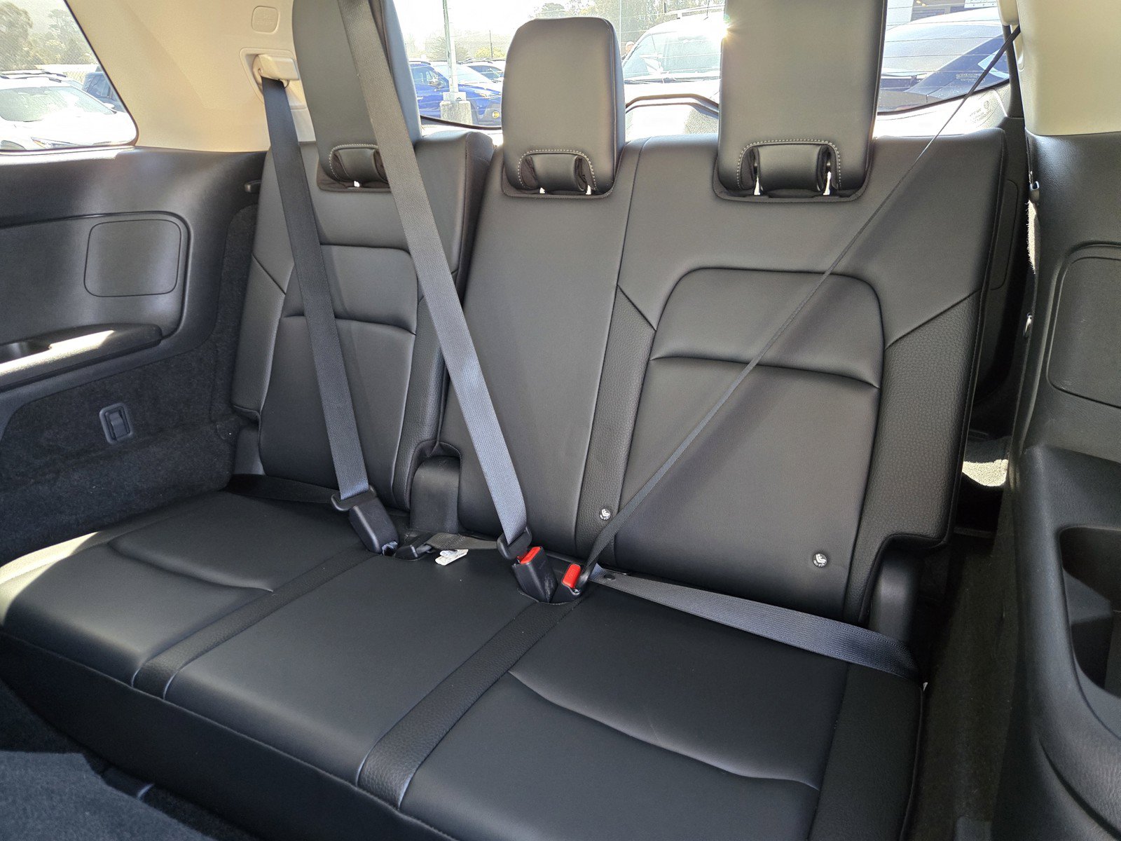 Used 2023 Nissan Pathfinder SL w/ Lighting Package (N92) FWD image 12