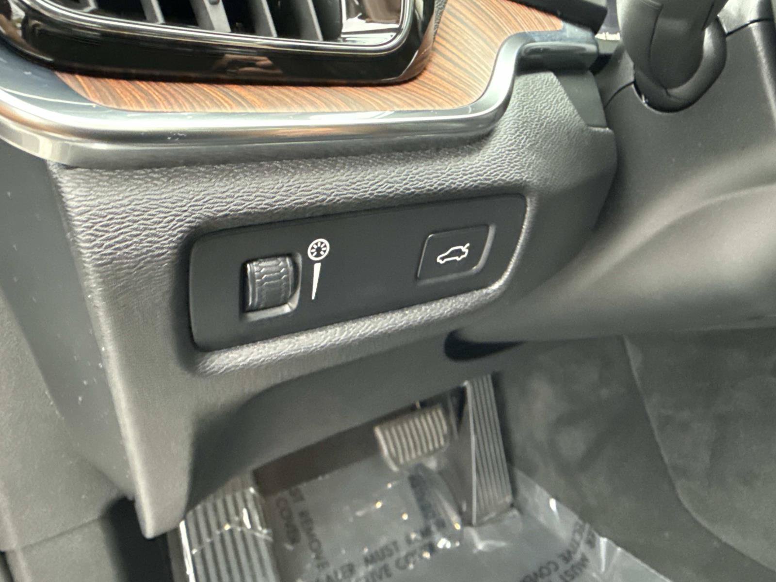 Used 2019 Volvo S60 T5 Momentum w/ Premium Package FWD image 21