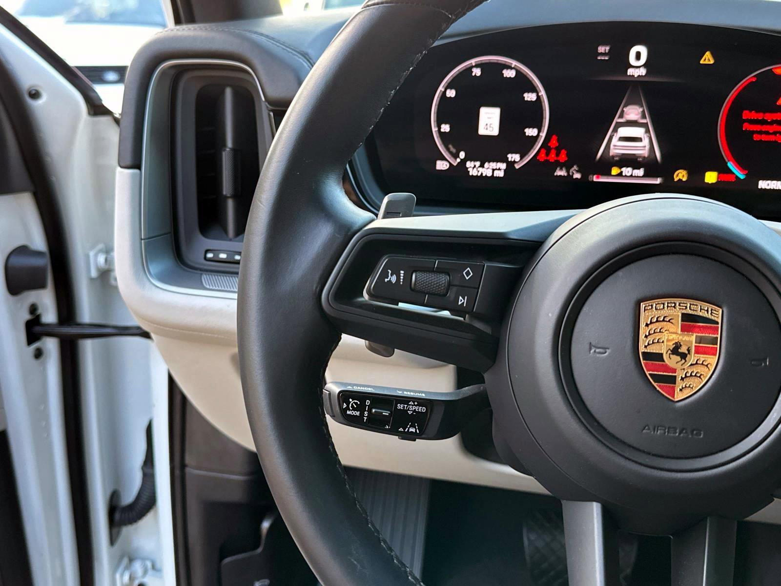 Used 2024 Porsche Cayenne image 28