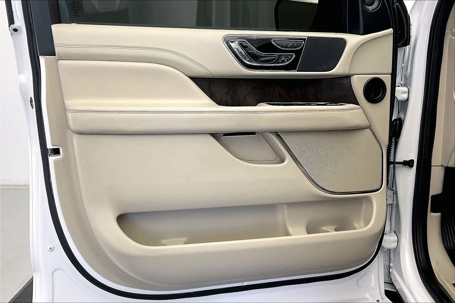Used 2018 Lincoln Navigator Reserve w/ Technology Package AWD/4WD image 25