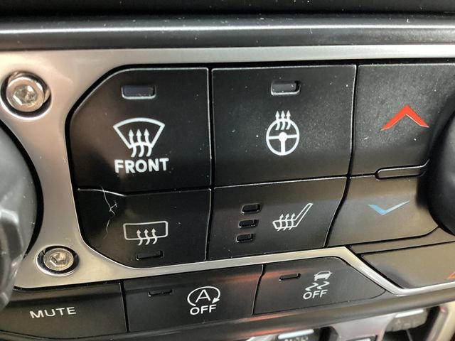 Used 2018 Jeep Wrangler Unlimited Sahara image 25