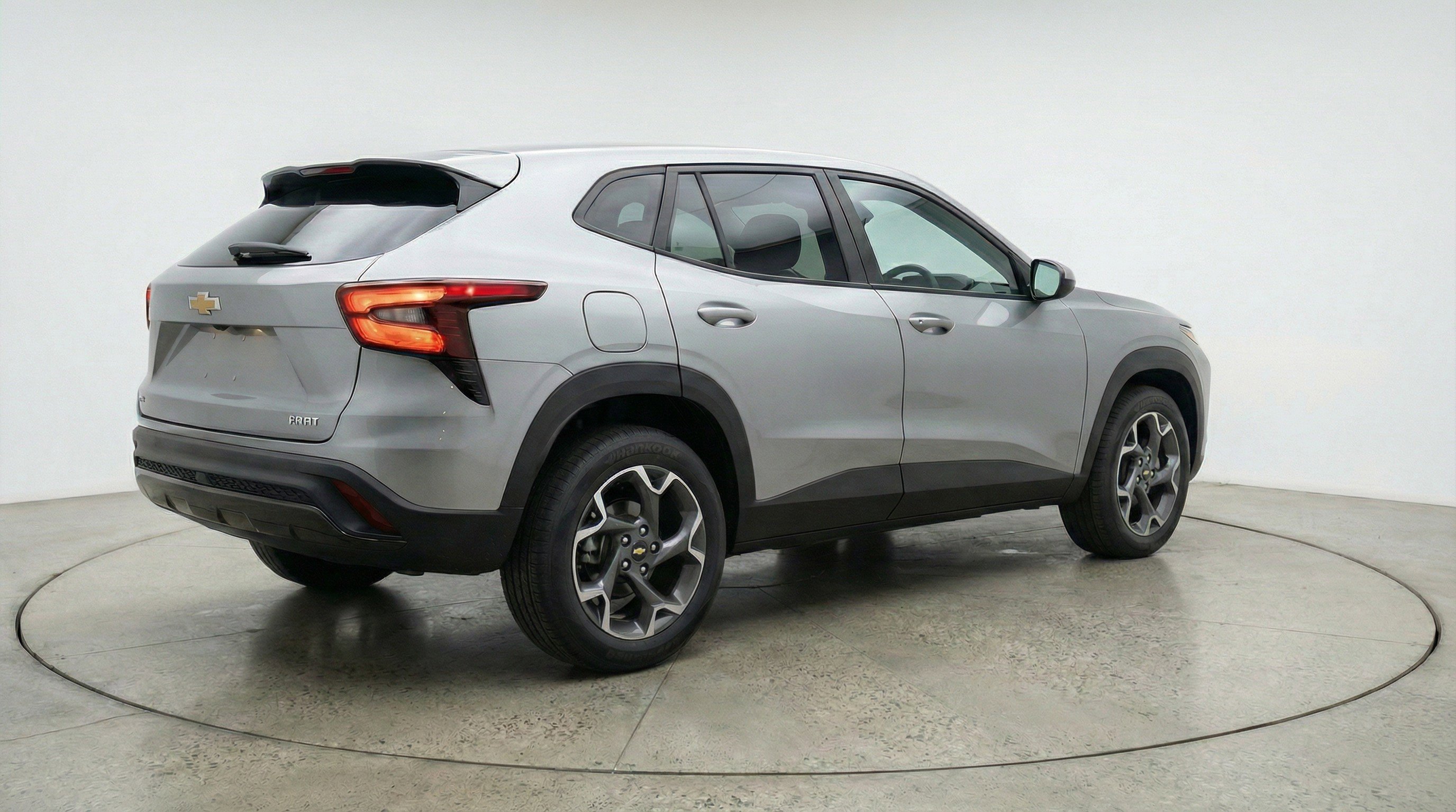 Used 2025 Chevrolet Trax LT FWD image 9