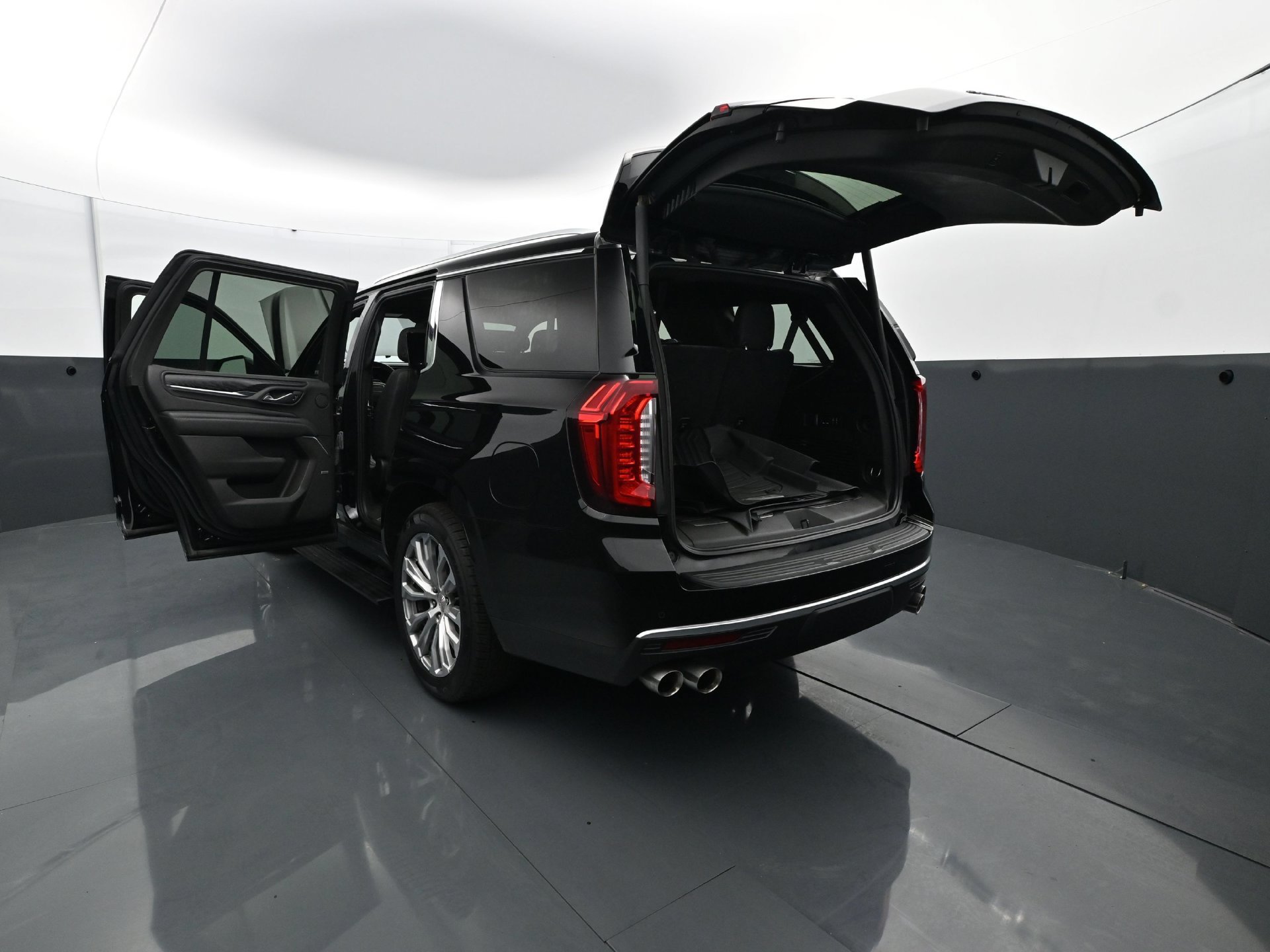 Used 2021 GMC Yukon Denali w/ Denali Ultimate Package AWD/4WD image 32