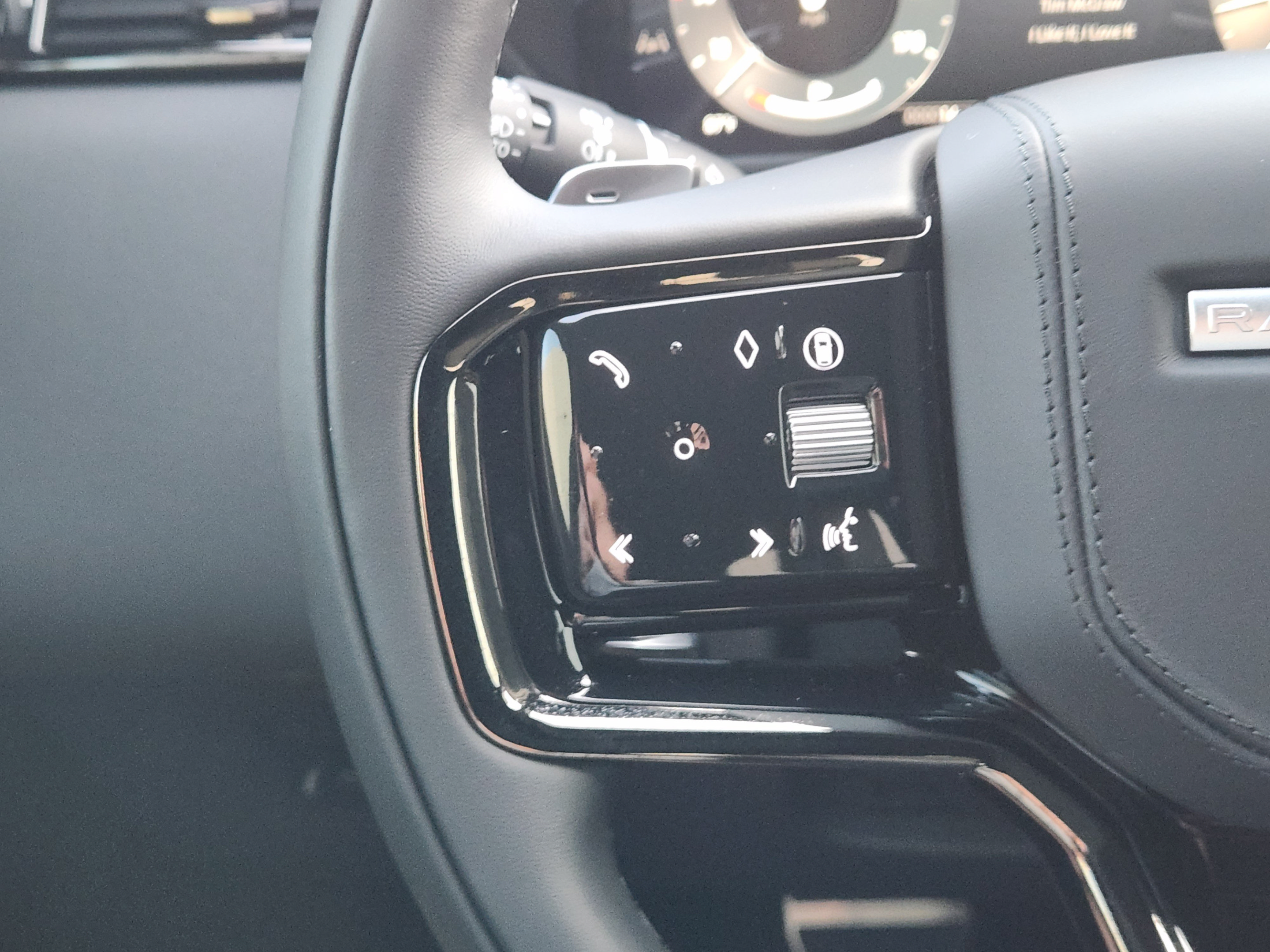 New 2026 Land Rover Range Rover Velar Belgravia AWD/4WD image 24