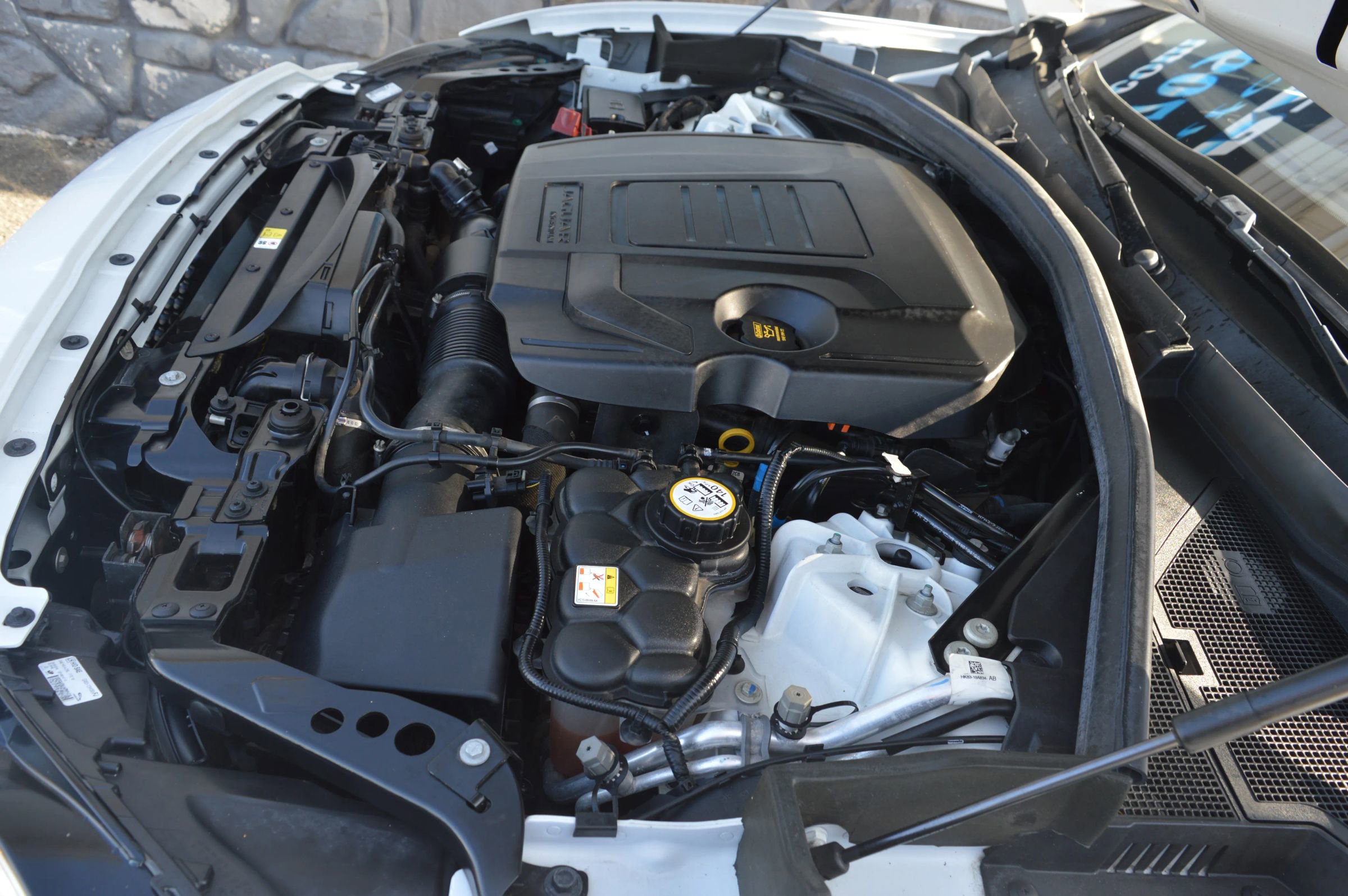 Used 2020 Jaguar F-PACE Premium image 36