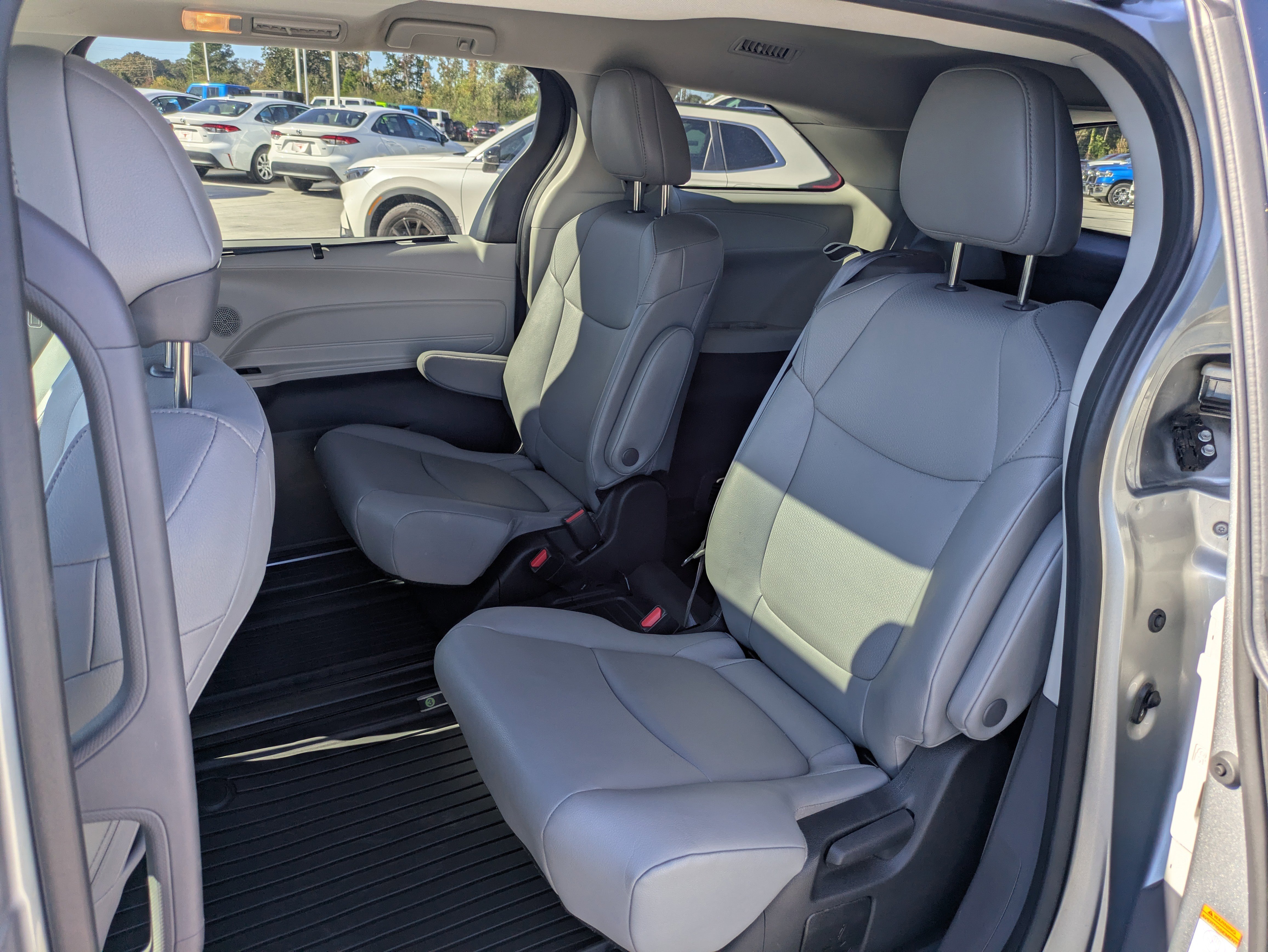Certified 2023 Toyota Sienna XLE image 14