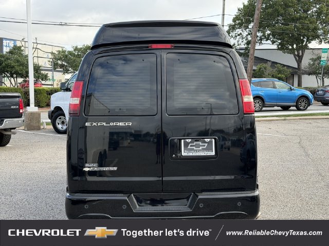 Used 2018 Chevrolet Express 2500 Extended w/ Enhanced Convenience Package RWD image 5
