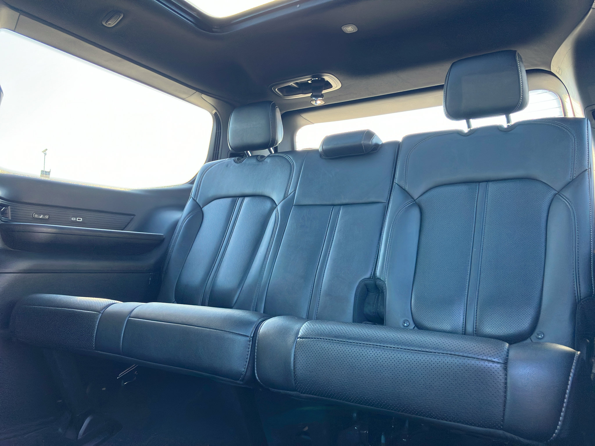 Used 2023 Jeep Wagoneer Series II AWD/4WD image 32