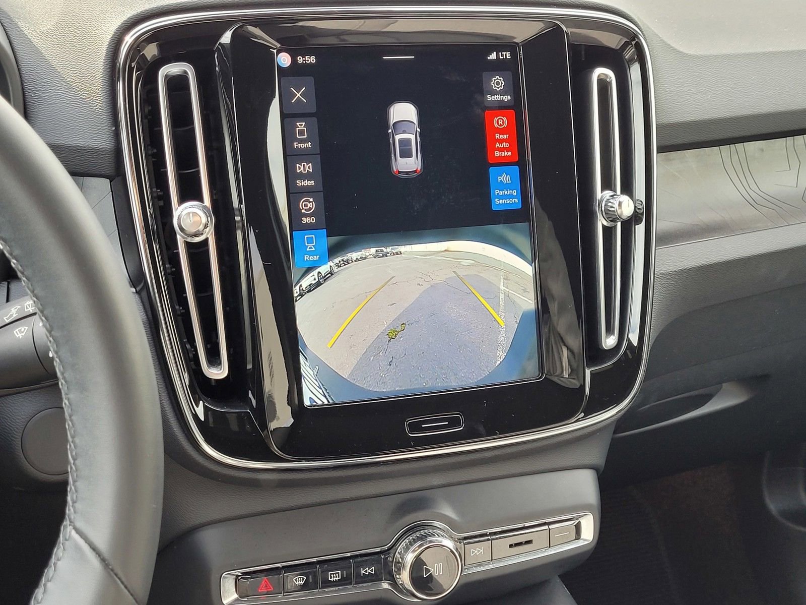 Certified 2023 Volvo XC40 Recharge Ultimate image 24