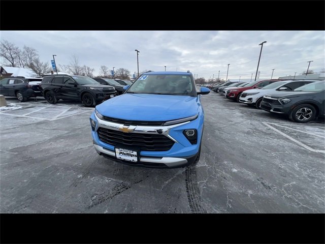 Used 2024 Chevrolet TrailBlazer LT w/ LT Cold Weather Package image 3
