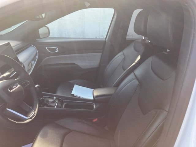 Used 2024 Jeep Compass Latitude AWD/4WD image 33
