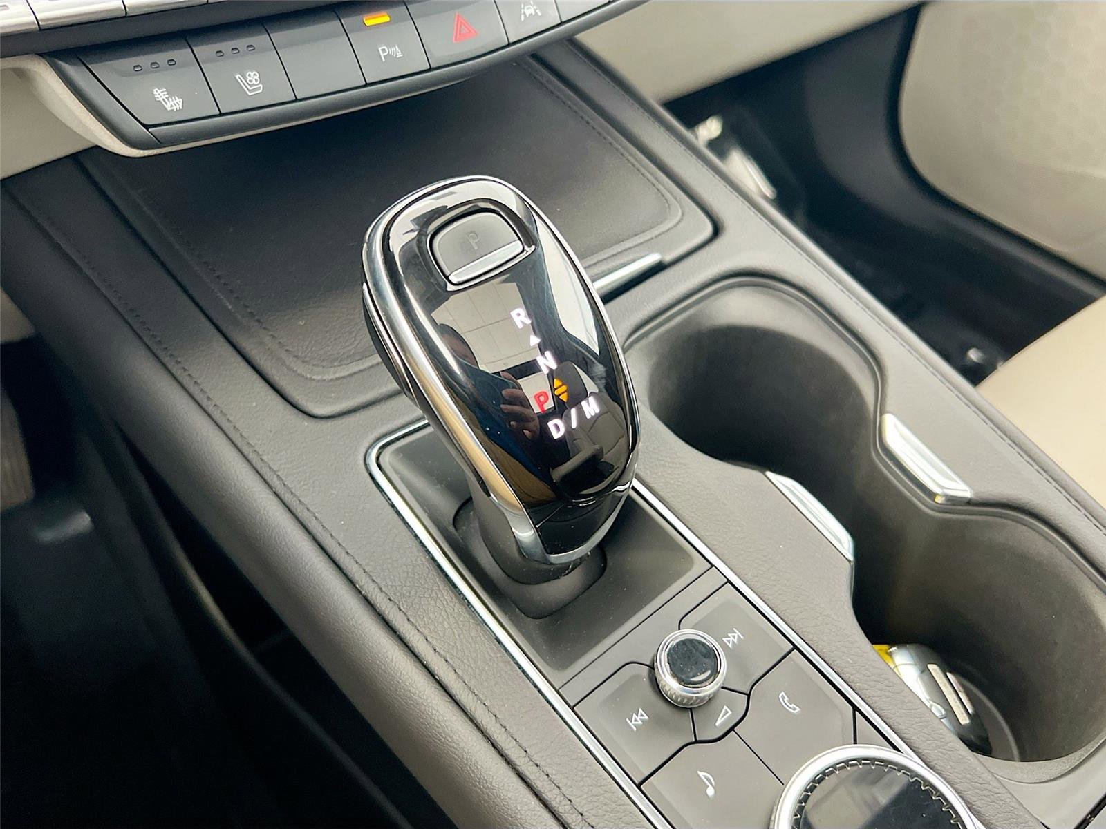 Used 2020 Cadillac XT4 Premium Luxury image 16