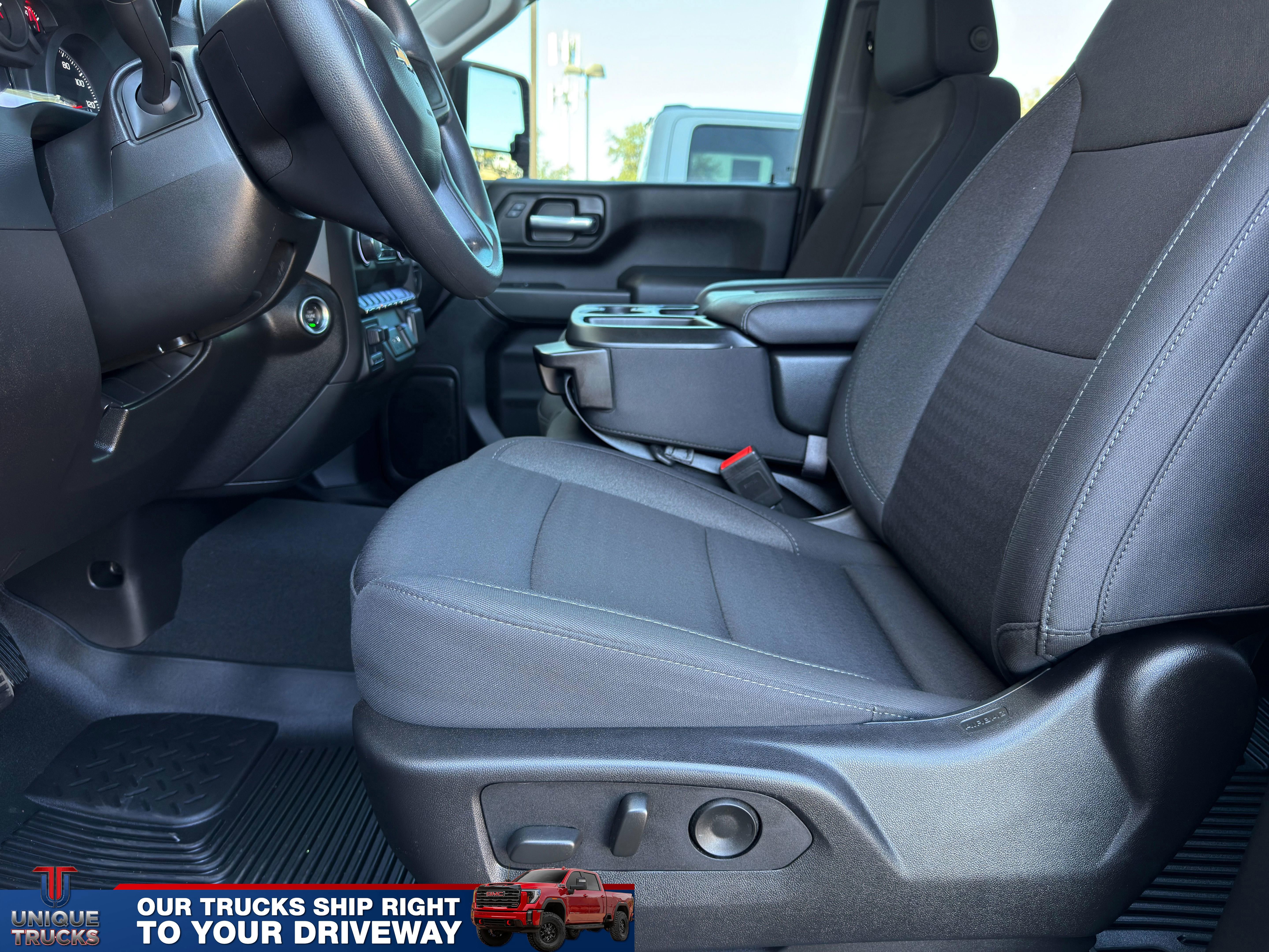 Used 2025 Chevrolet Silverado 2500 Custom w/ Custom Value Package image 17