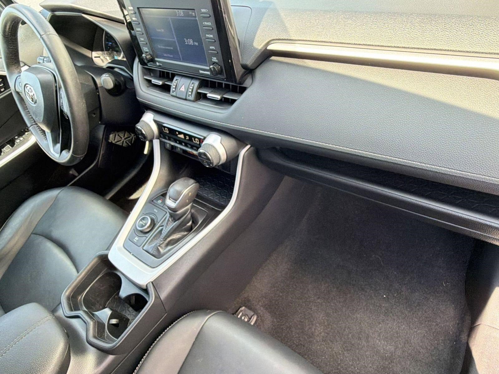 Used 2021 Toyota RAV4 XLE Premium image 34