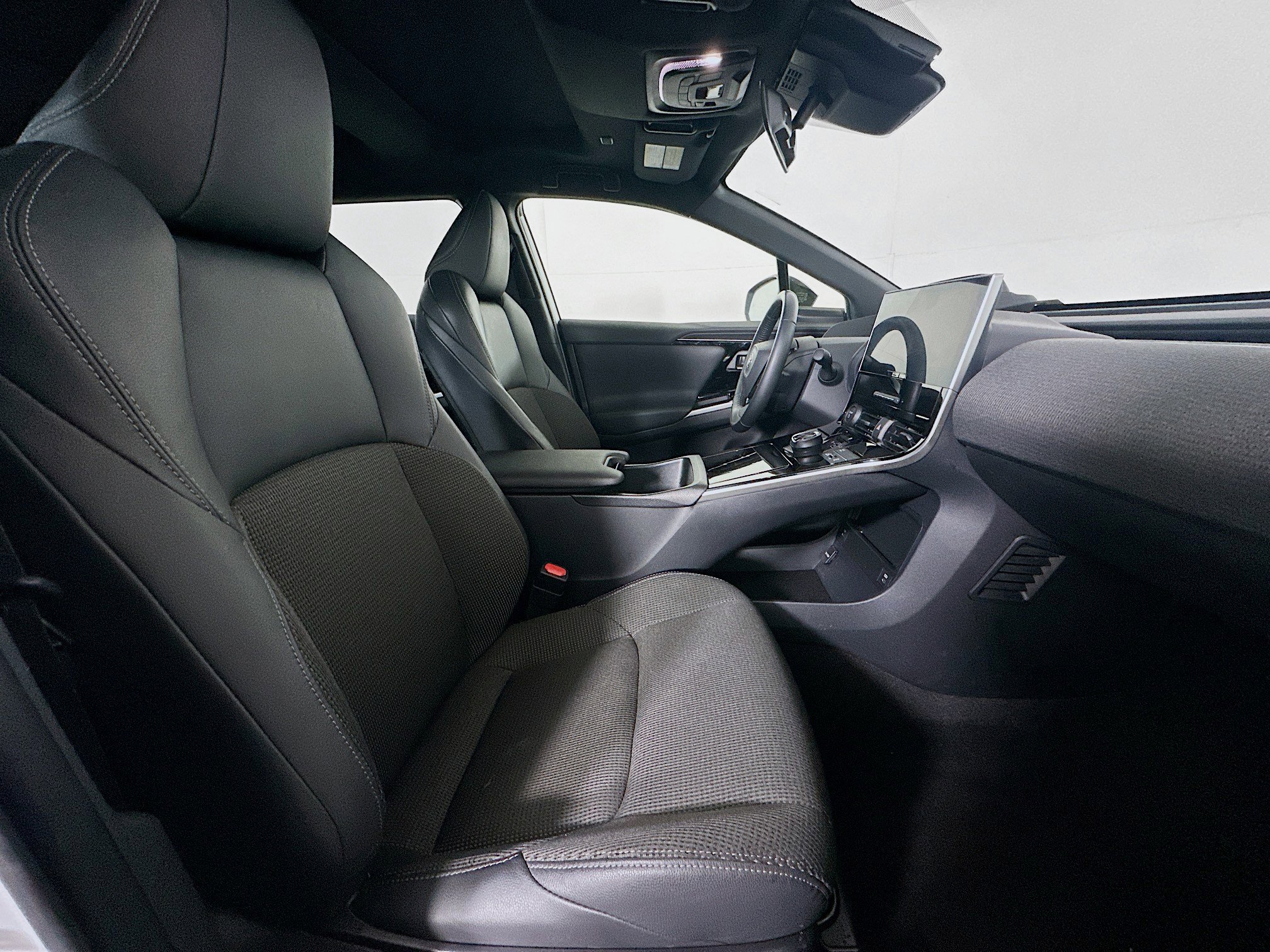 Used 2024 Toyota bZ4X XLE w/ Weather Package image 32