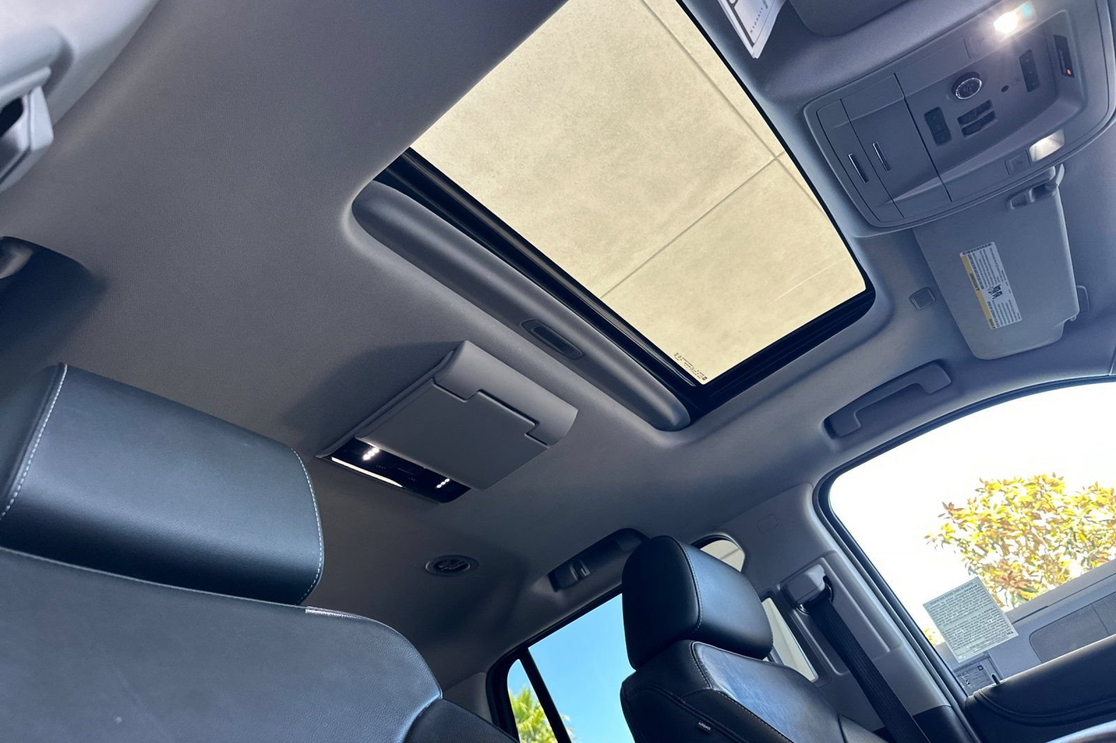 Used 2020 Chevrolet Tahoe LT AWD/4WD image 17