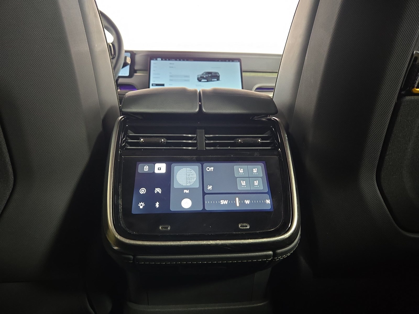 Used 2025 Rivian R1S Adventure Dual AWD/4WD image 30