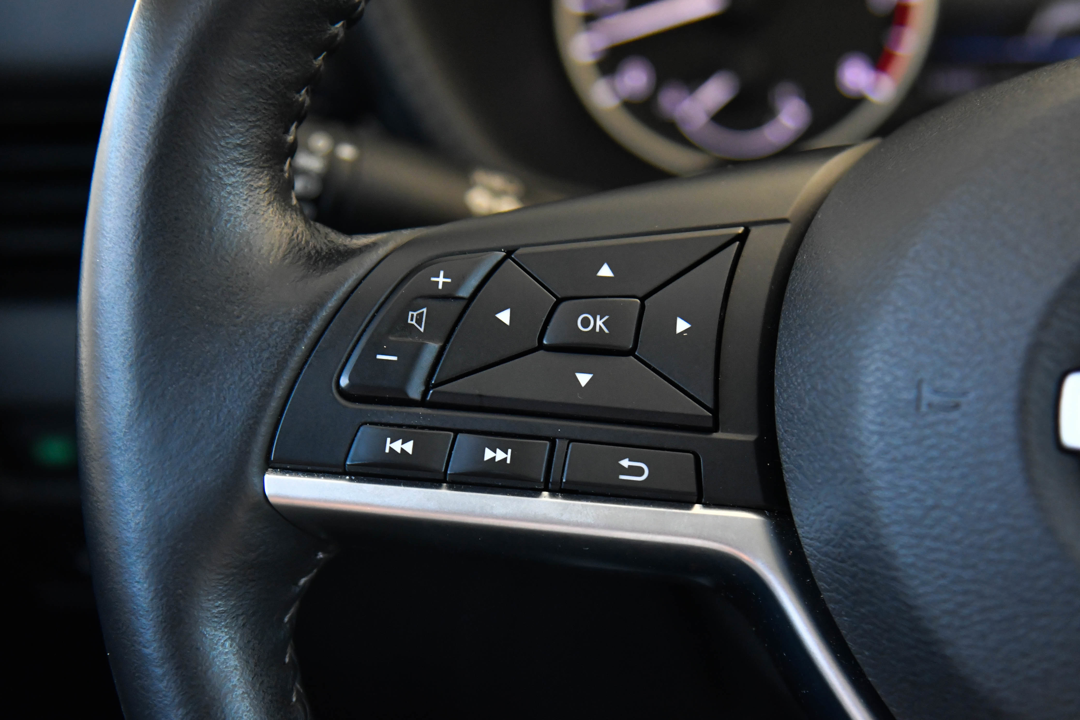 Used 2025 Nissan Sentra SV w/ All-Weather Package image 28