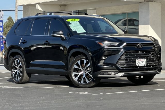 Used 2025 Toyota Grand Highlander AWD Hybrid image 2