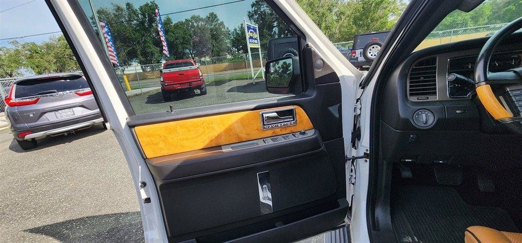 Used 2012 Lincoln Navigator 2WD image 30