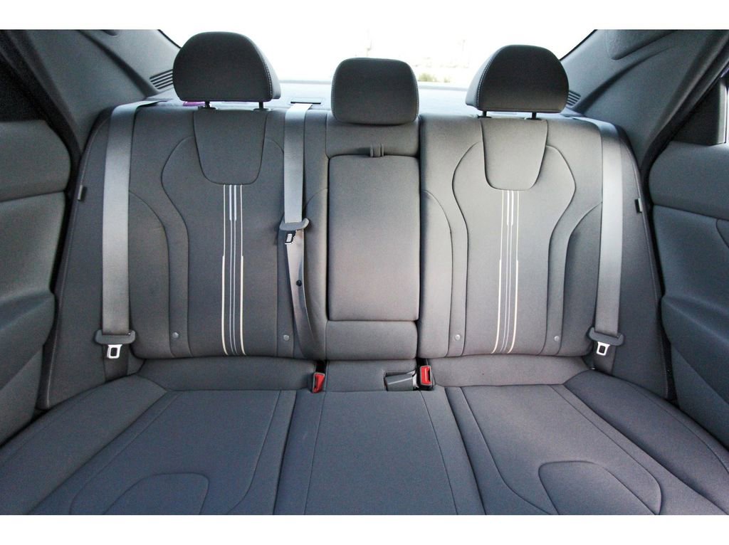 Used 2025 Hyundai Elantra SEL image 13